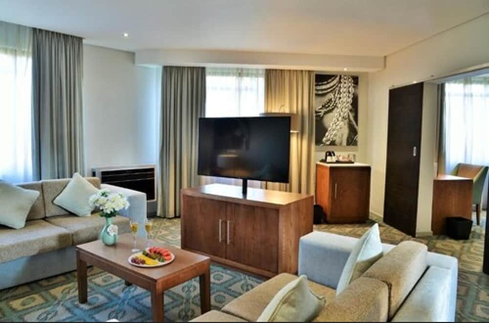 Suite, 1 Queen Bed, River View photo 3