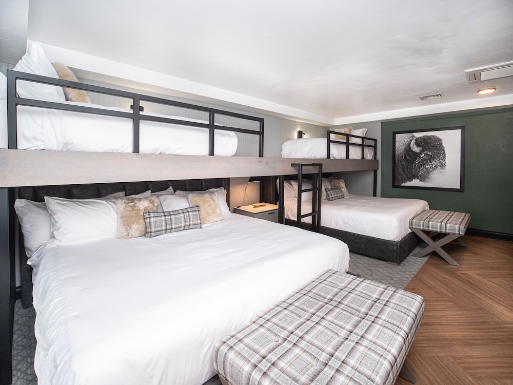 Catwalk Double King with Twin Bunks