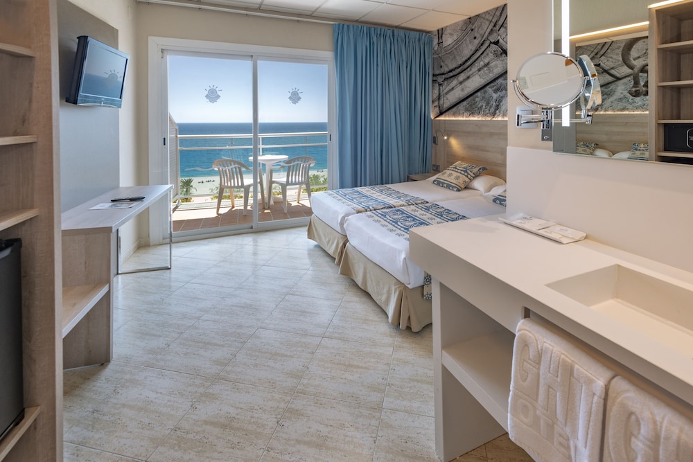 Double or Twin Room, Balcony, Sea View - Photo 8