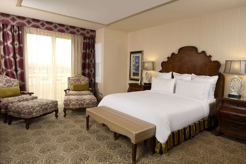 Deluxe Studio Suite, 1 King Bed With Sofa Bed