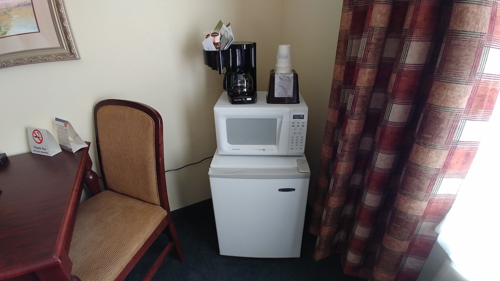 Room, 2 Queen Beds, Accessible, Non Smoking (Mobility Accessible) - Photo 9