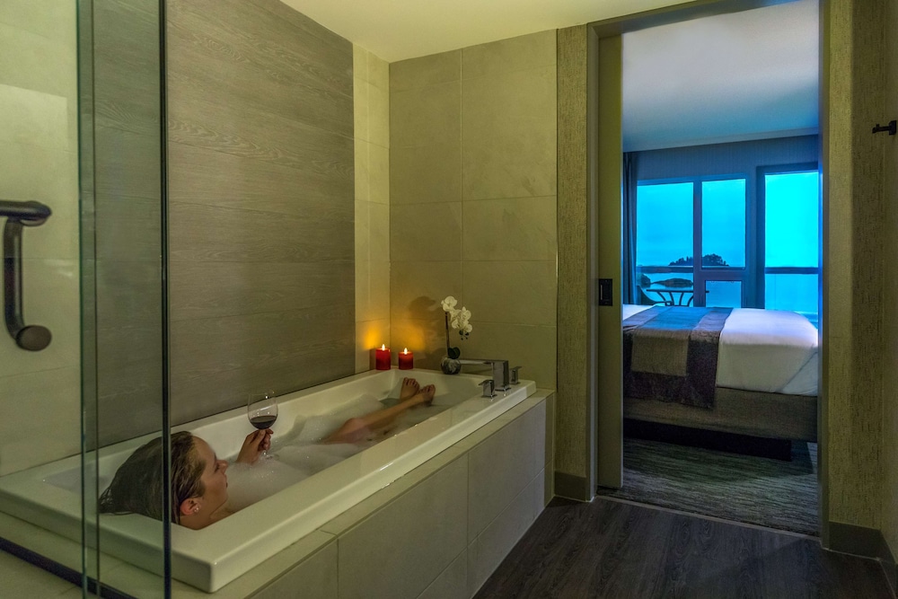 Suite, 1 King Bed, Balcony, Ocean View (with Sofabed)