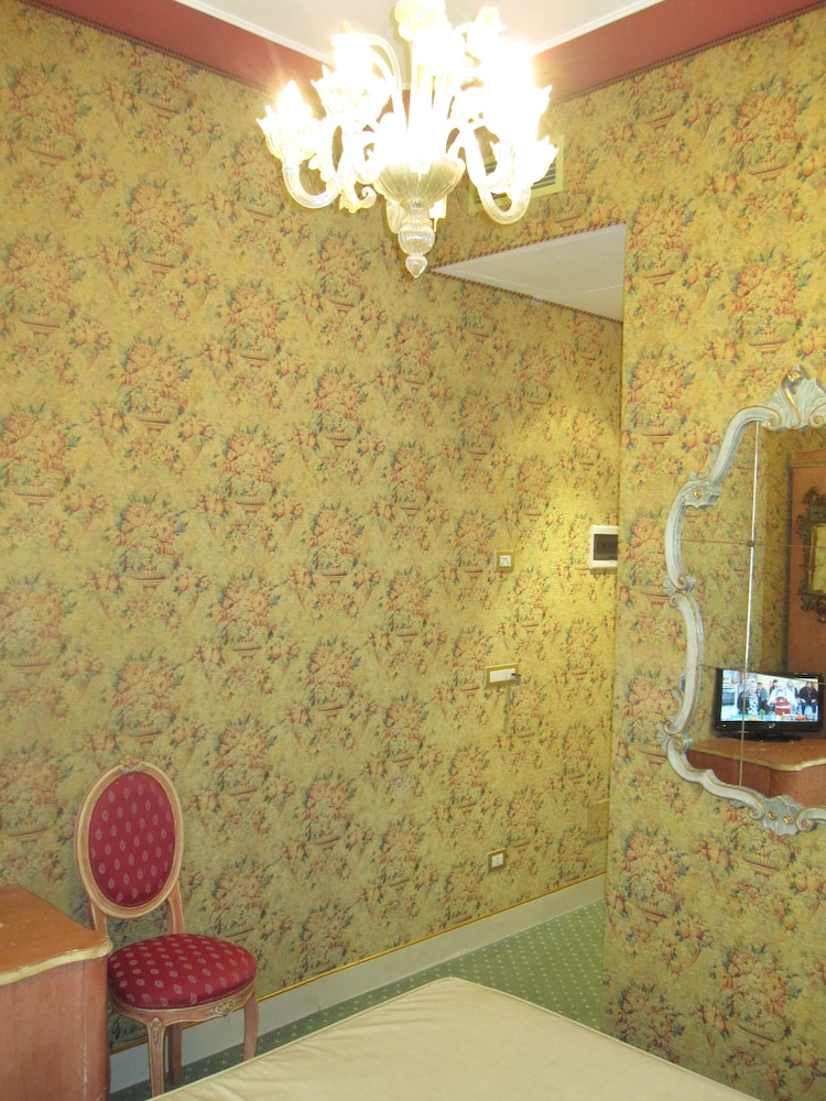 Economy Double or Twin Room photo 3