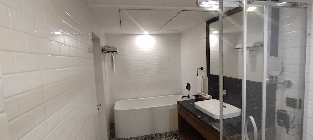 Suite - Photo 2