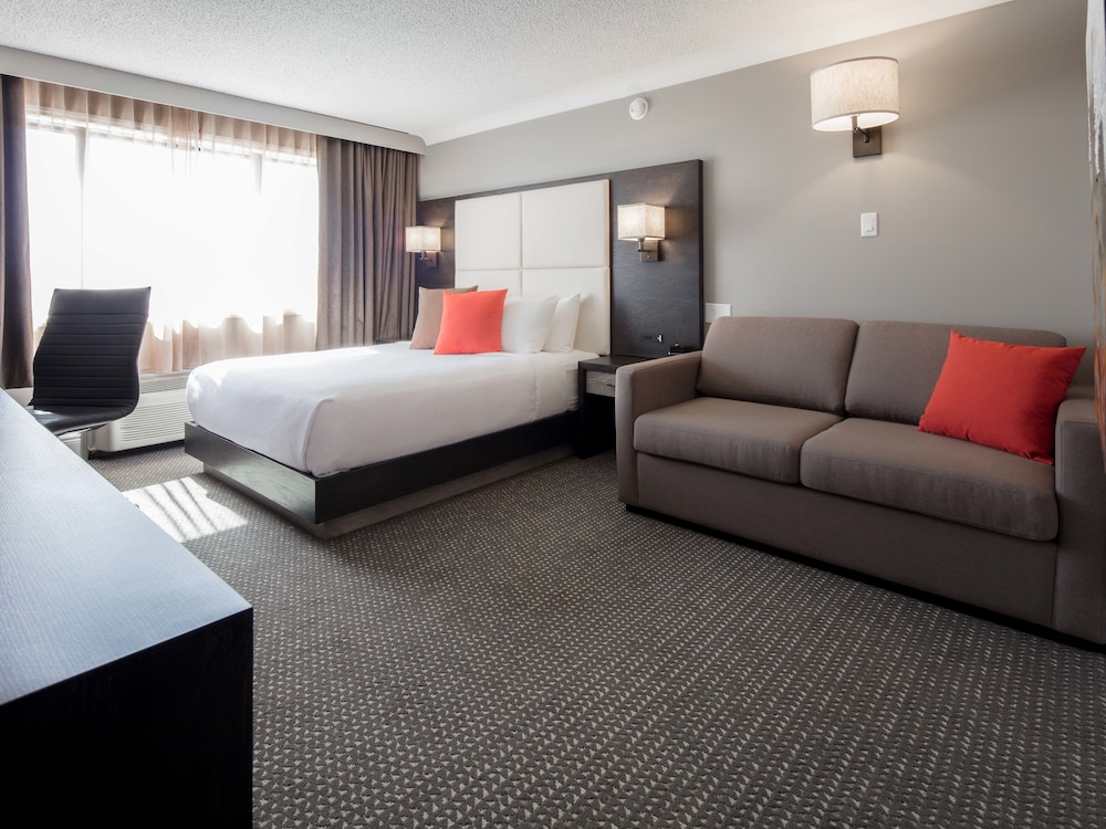 Premium Room, 1 Queen Bed with Sofa bed - Photo 2