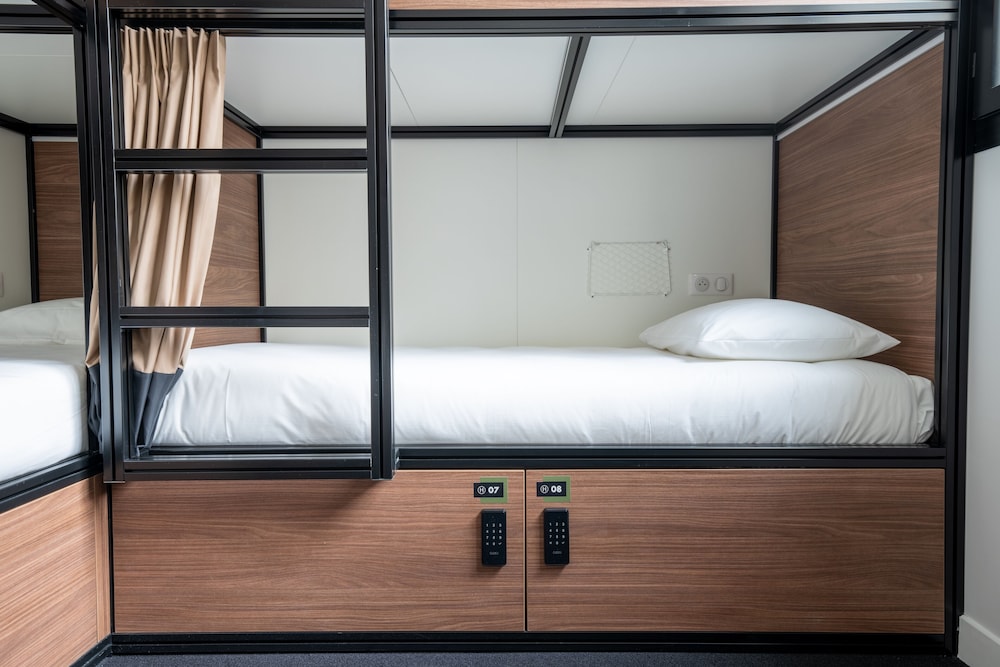 Shared Dormitory, Women only, 8 beds photo 1