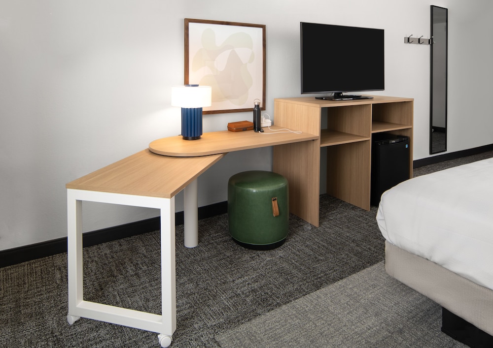 Room, 1 King Bed, Accessible, Bathtub (Mobility) - Photo 2