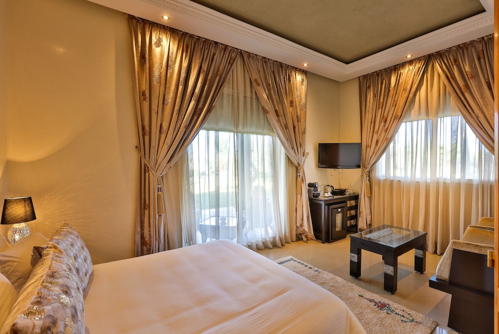 Deluxe Double Room, Poolside photo 2