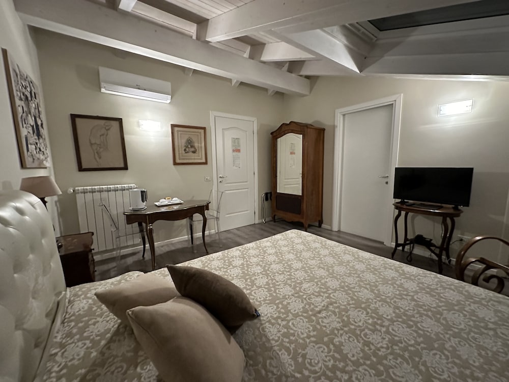 Deluxe Double Room photo 3
