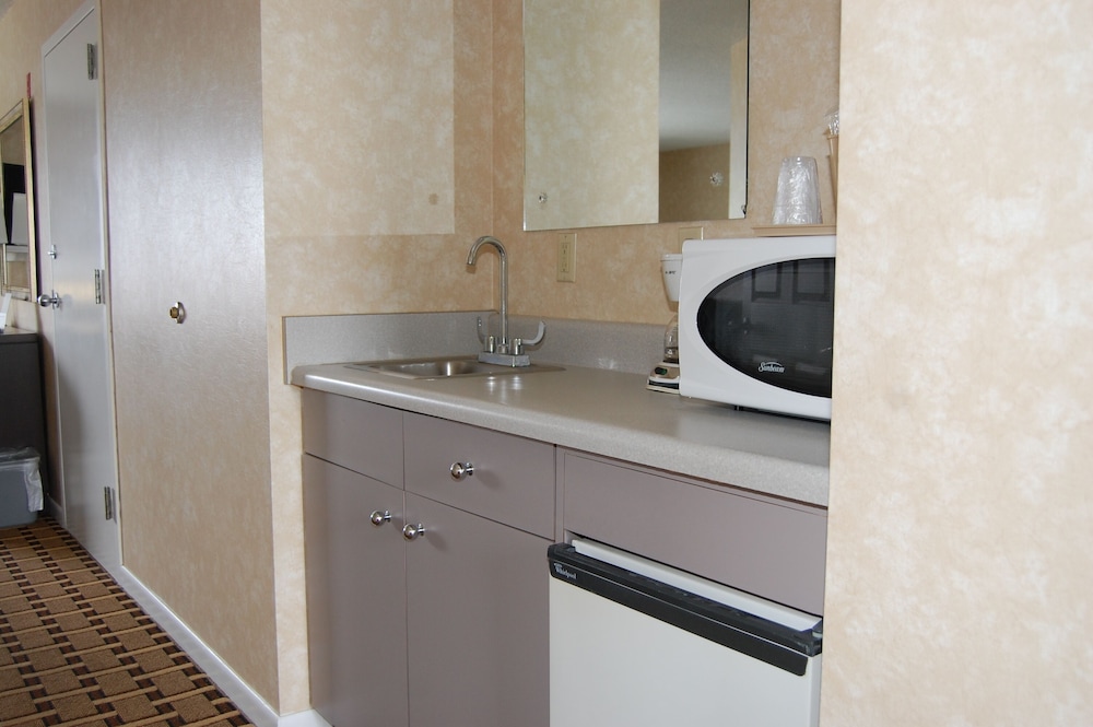 Suite, 2 Queen Beds, Fireplace - Photo 6