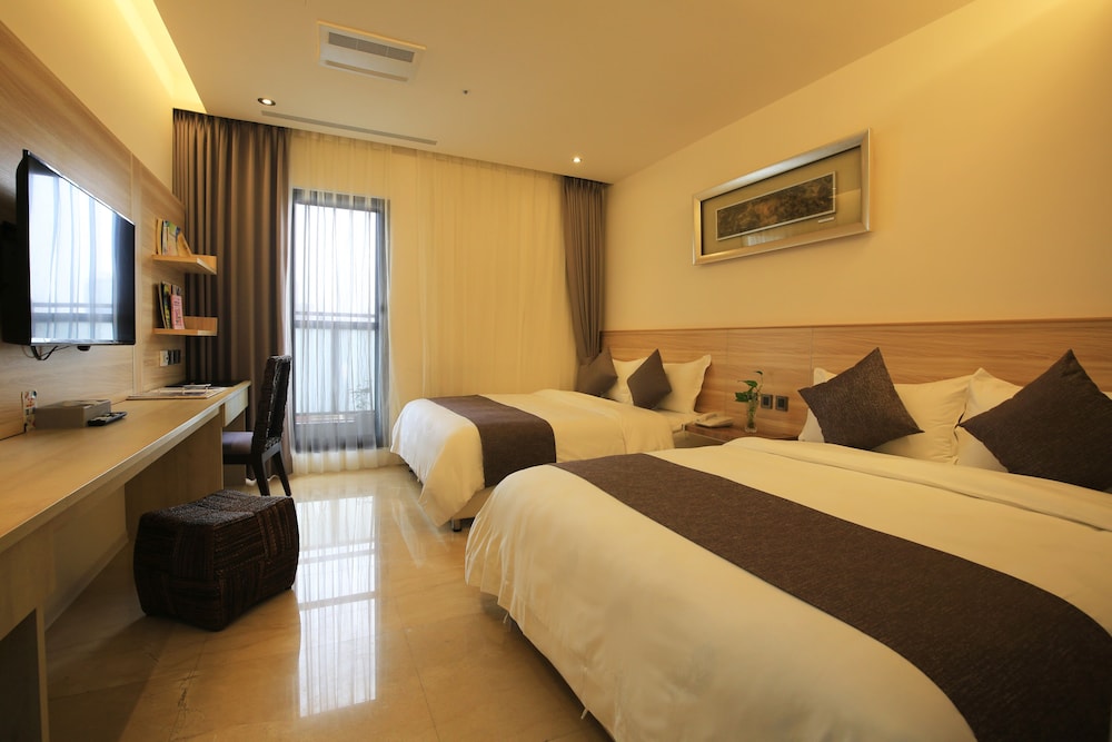 Superior Quadruple Room, 2 Double Beds, Balcony, City View photo 2