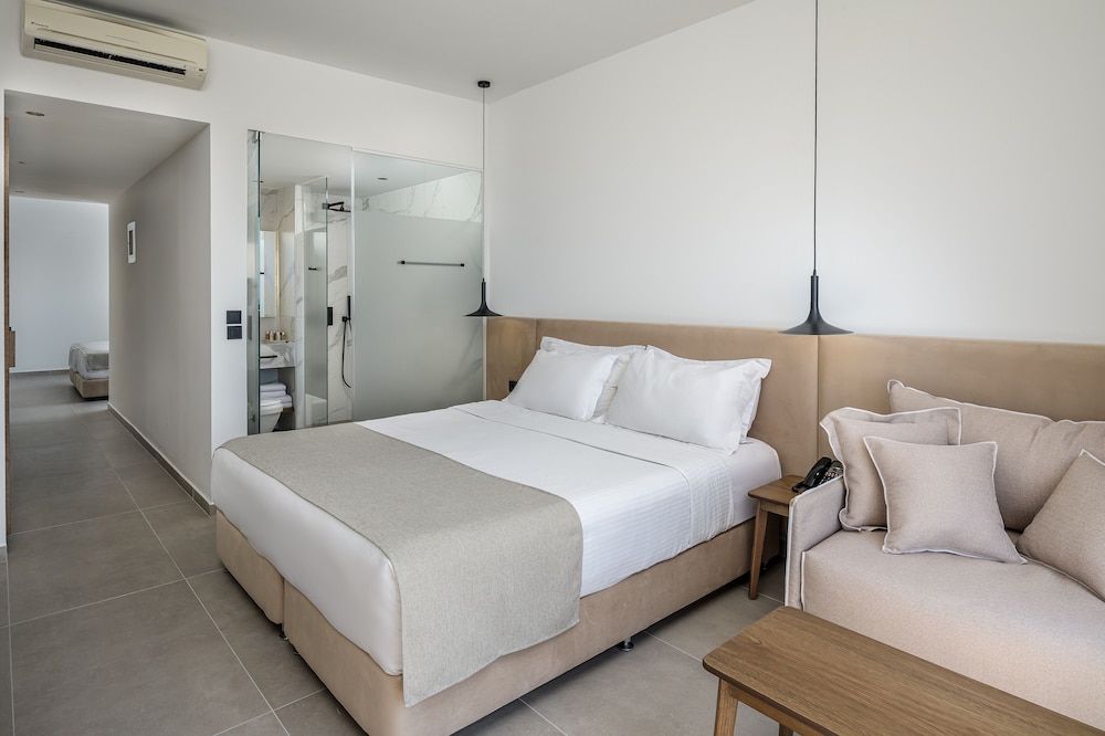 Family Suite, 2 Bedrooms, Partial Sea View photo 1