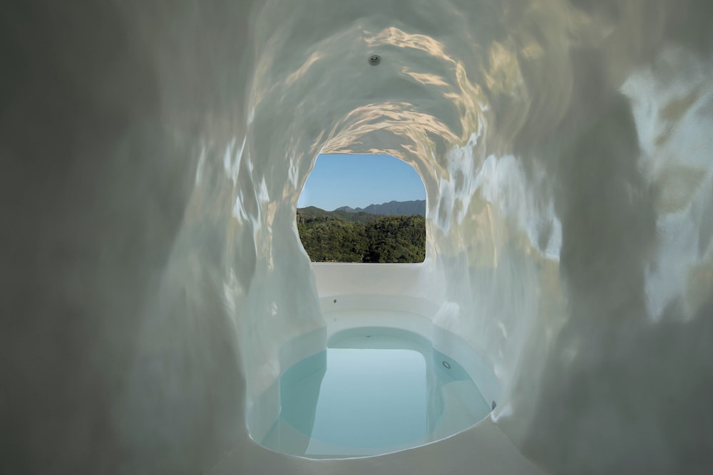 Premier Double Room, 1 Queen Bed, Partial Ocean View