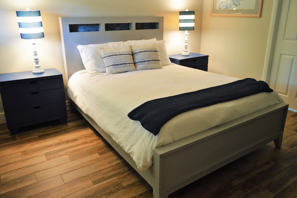 Standard Room, 1 Queen Bed photo 3
