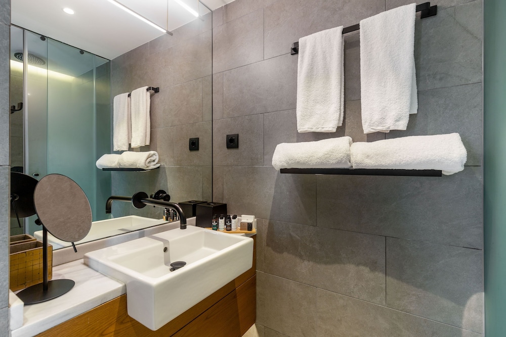 Epic 2 Bedroom Suite with Balcony with Acropolis View