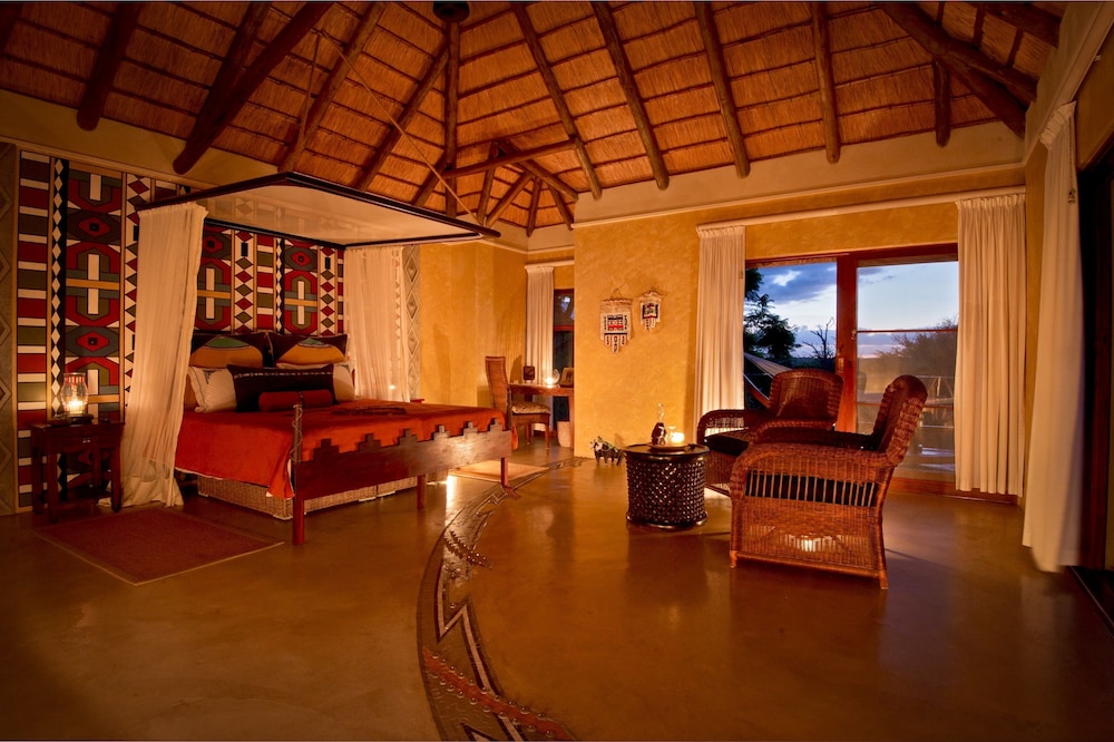 Ndebele King Suite