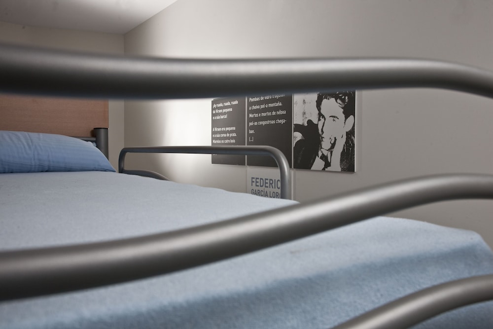 Shared Dormitory, Mixed Dorm, Shared Bathroom (1 bed in 16 Bed Dorm) photo 3