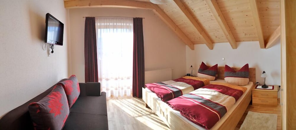 Traditional Chalet, 3 Bedrooms, Mountain View photo 3
