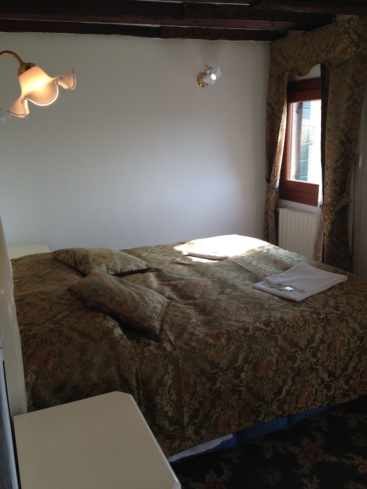 Standard Double or Twin Room photo 3