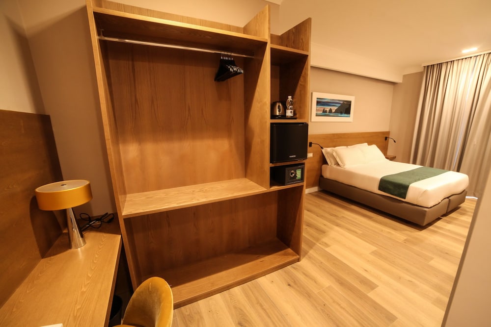 Deluxe Quadruple Room, Courtyard View