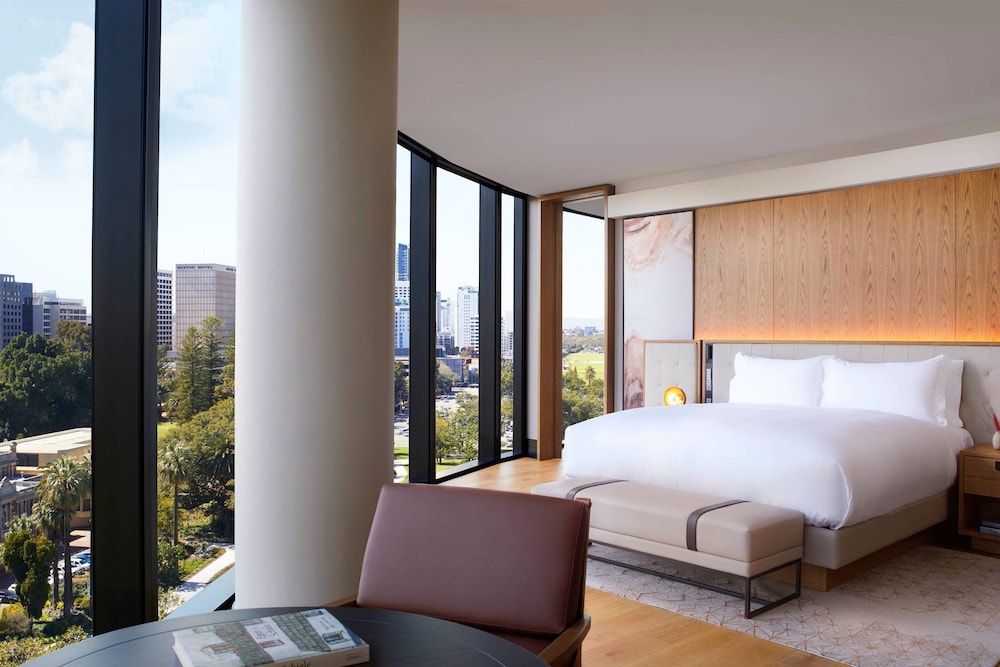 Studio, 1 King Bed, Park View