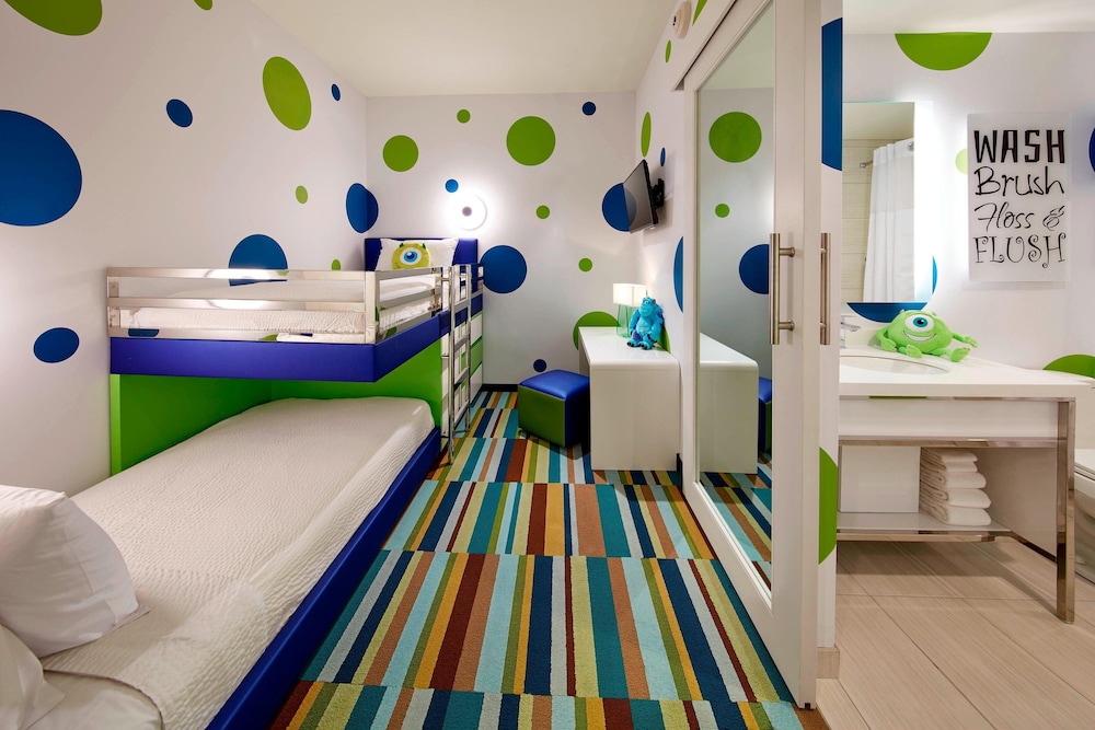 Suite, 2 Bedrooms, City View - Photo 3