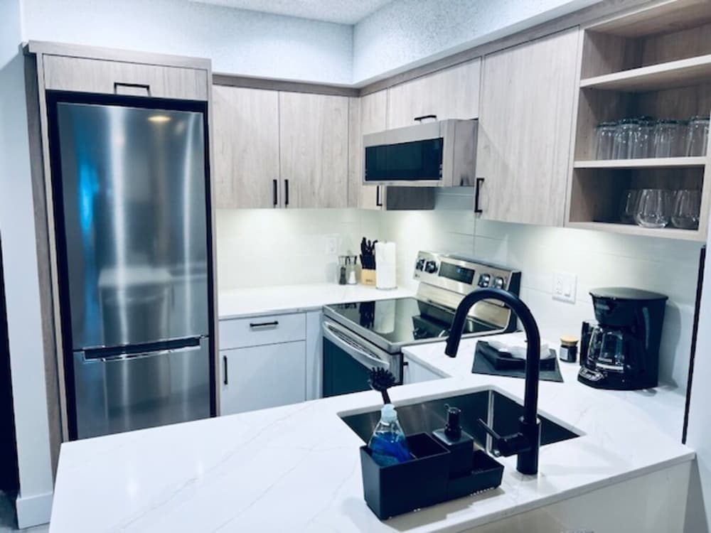 Condo, 1 Queen Bed With Sofa Bed, Balcony, Mountain View