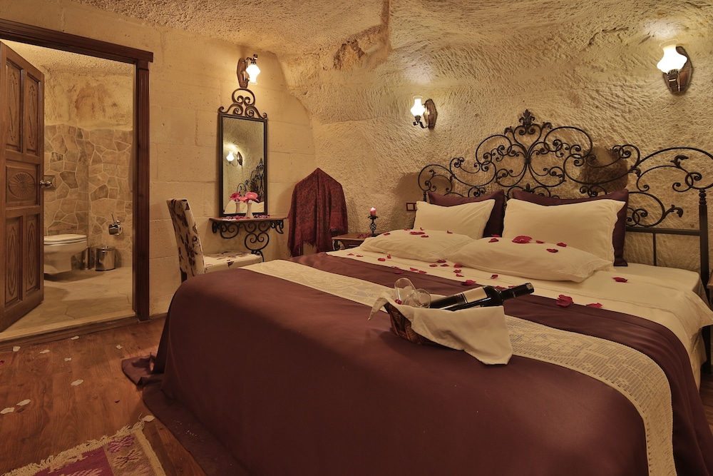 Honeymoon Room - Photo 9