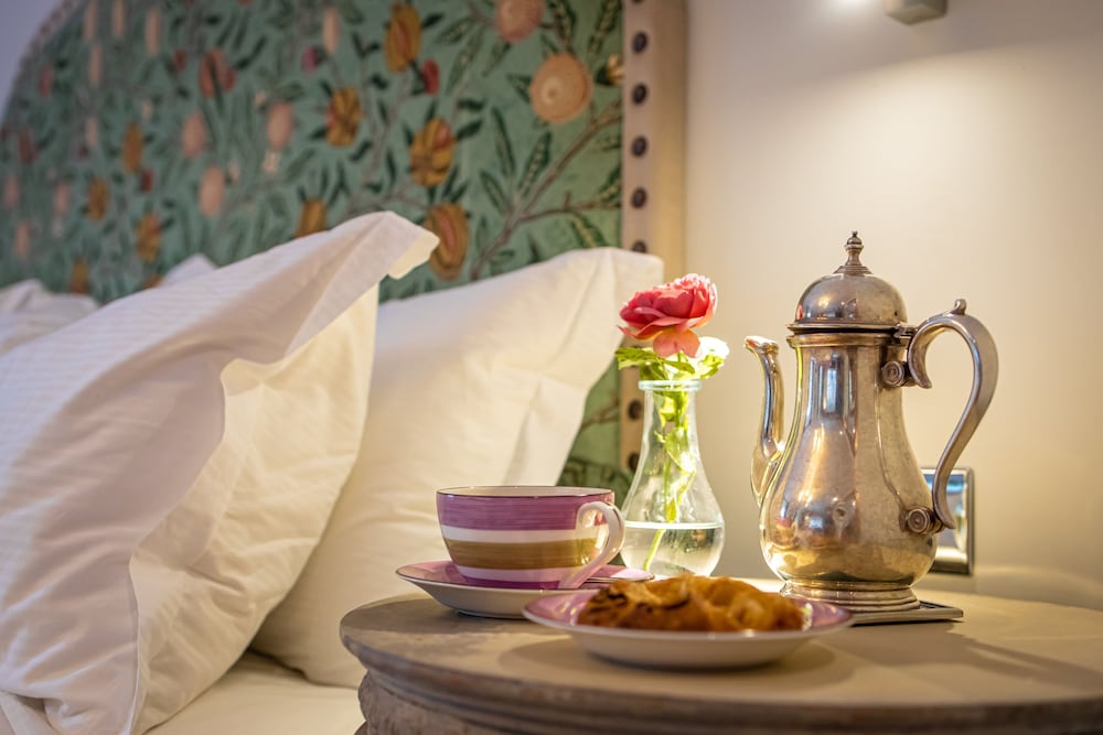 Luxury King Room - Photo 15