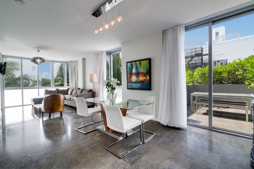 One Bedroom Suite with Terrace - Photo 3