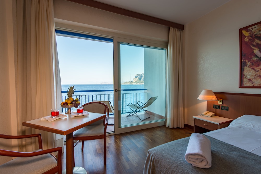 Suite, 1 Double or 2 Twin Beds - Photo 2