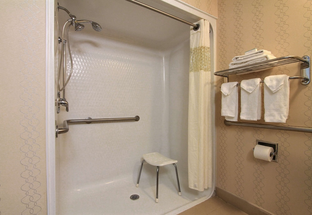 Room, 2 Queen Beds, Accessible, Non Smoking - Photo 5