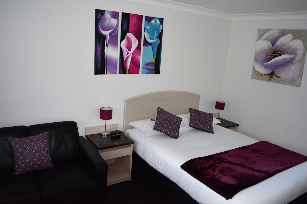 Corporate Queen Room - Photo 7