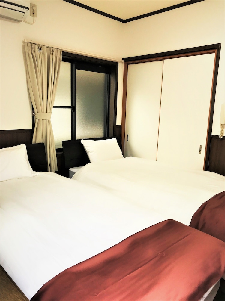 Basic Twin Room photo 1