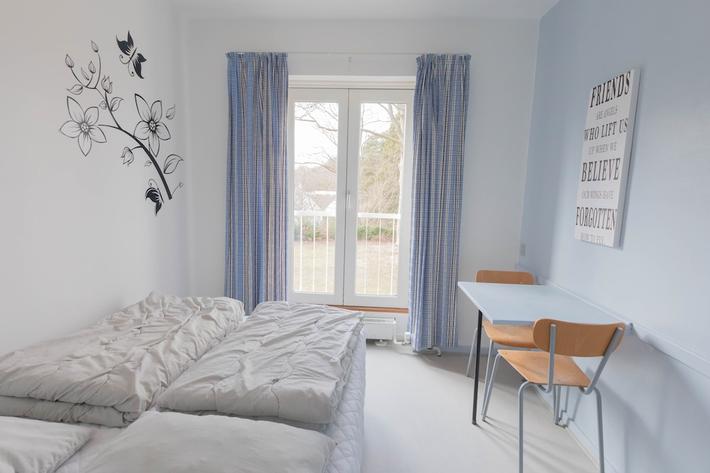 Basic Twin Room, Shared Bathroom photo 1