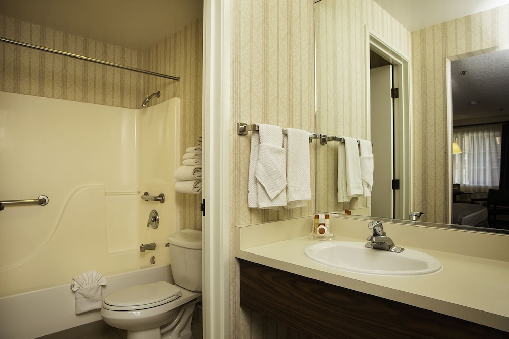 Room, 2 Queen Beds, Smoking (Motor Lodge) photo 3