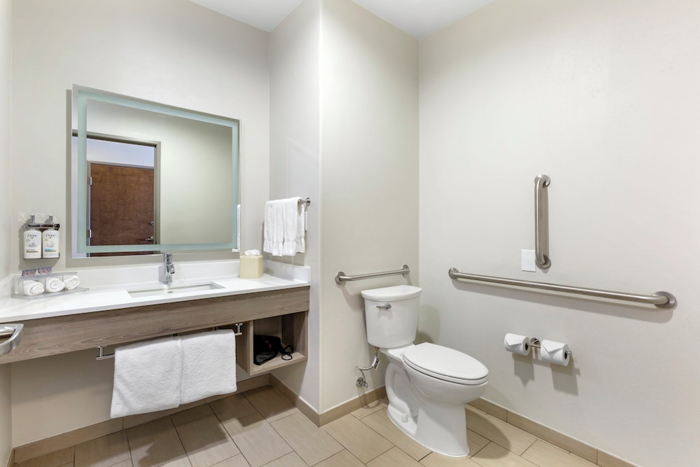 Standard Room, 2 Queen Beds, Accessible (Accessible Tub) photo 3