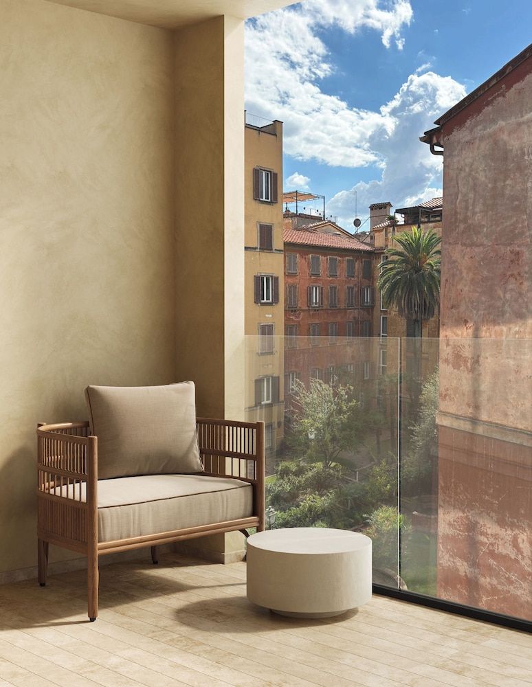 Large Studio with Balcony photo 3