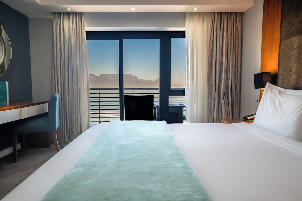 Sea Facing Table Mountain King Room With Balcony - Photo 1