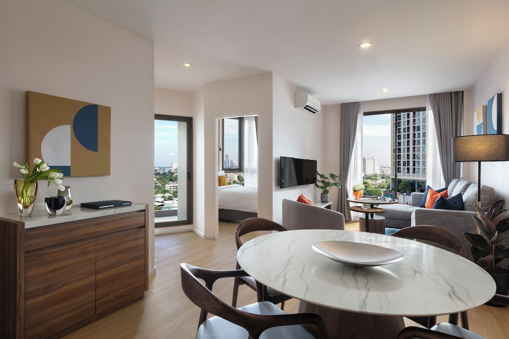 Suite, 2 Bedrooms - Photo 1