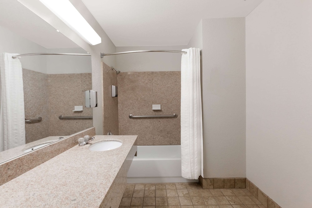 Super 8 by Wyndham Cleburne, Kuva 2