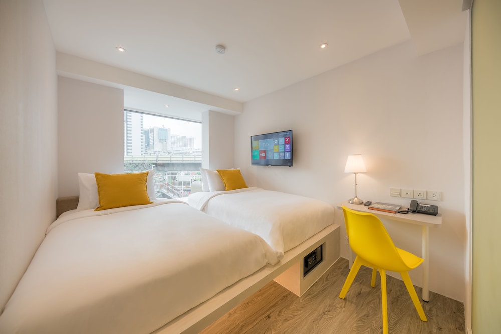 King Twin Room With City View photo 1