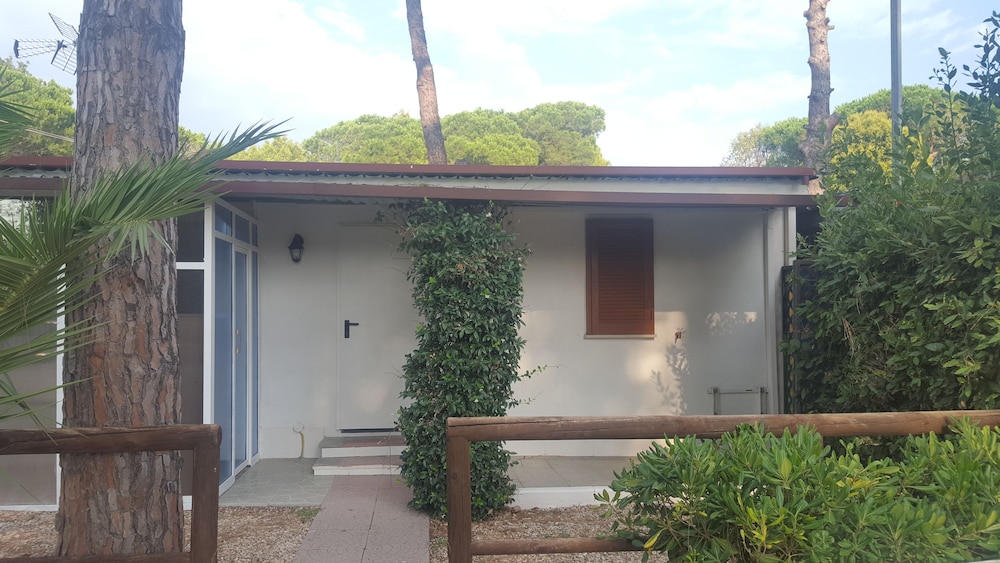 Basic Bungalow, 1 Double Bed