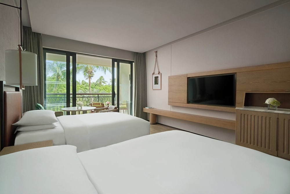 Room, 2 Double Beds, Balcony, Garden View photo 1