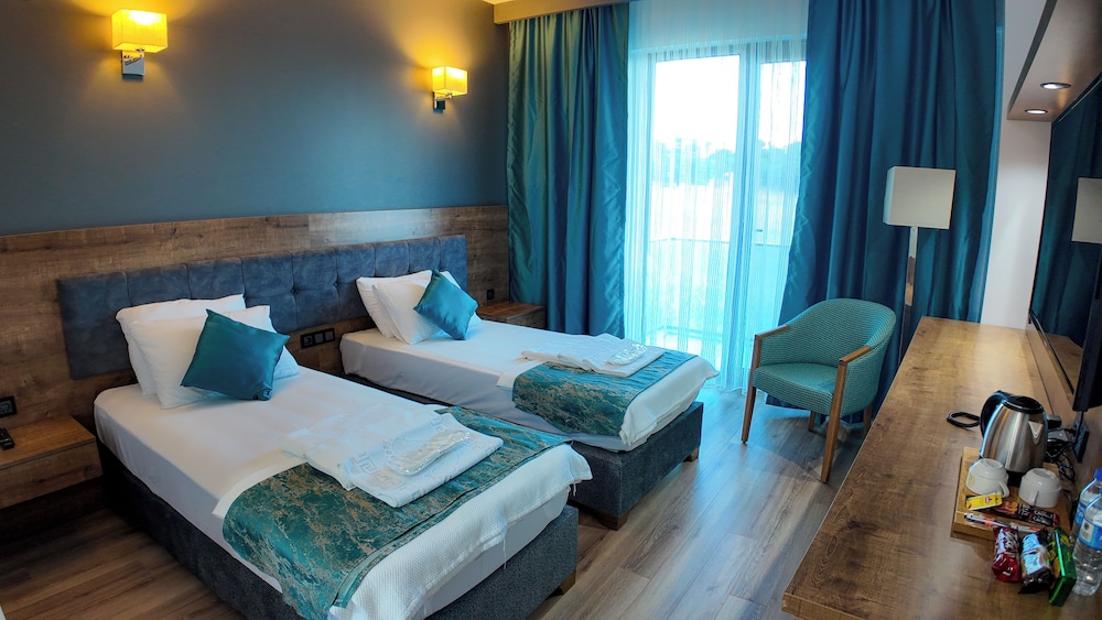Classic Twin Room, Balcony, Mountain View photo 1