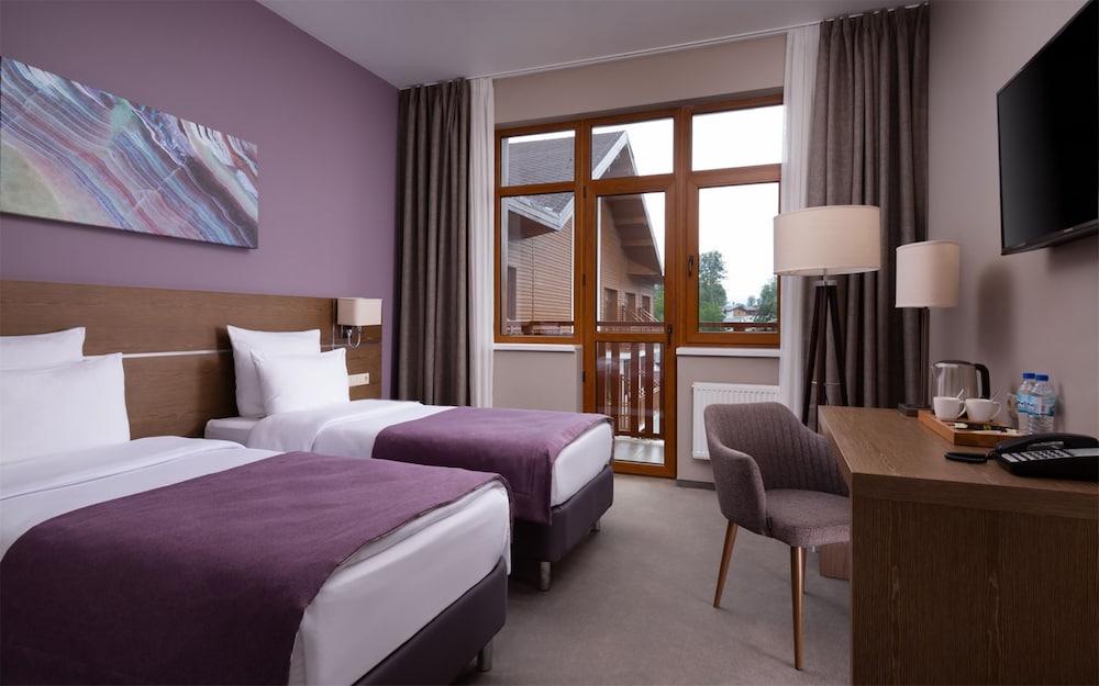 Superior Twin Room, Balcony, City View photo 3