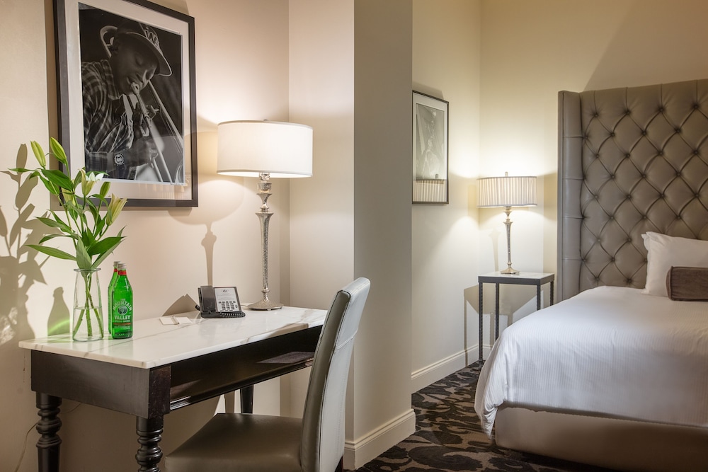 Premier Room, 1 King Bed, Terrace, City View (Terrace King Room) - Photo 3