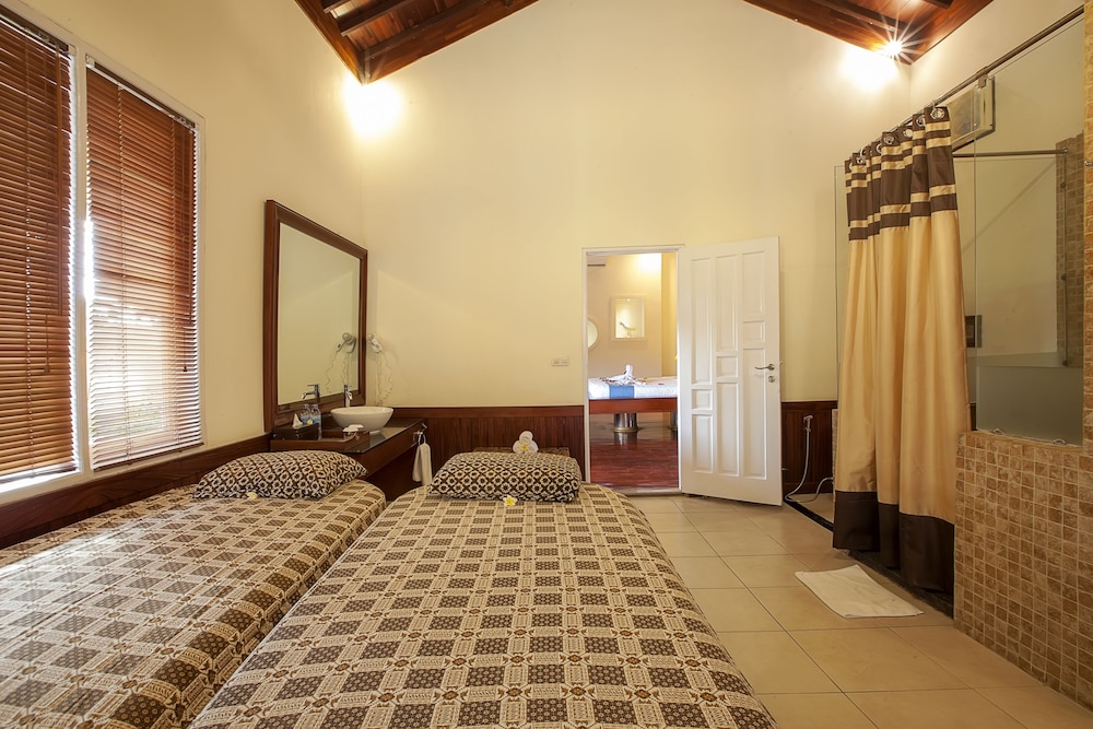 Private One Bedroom Villa With Private Pool and Garden photo 2