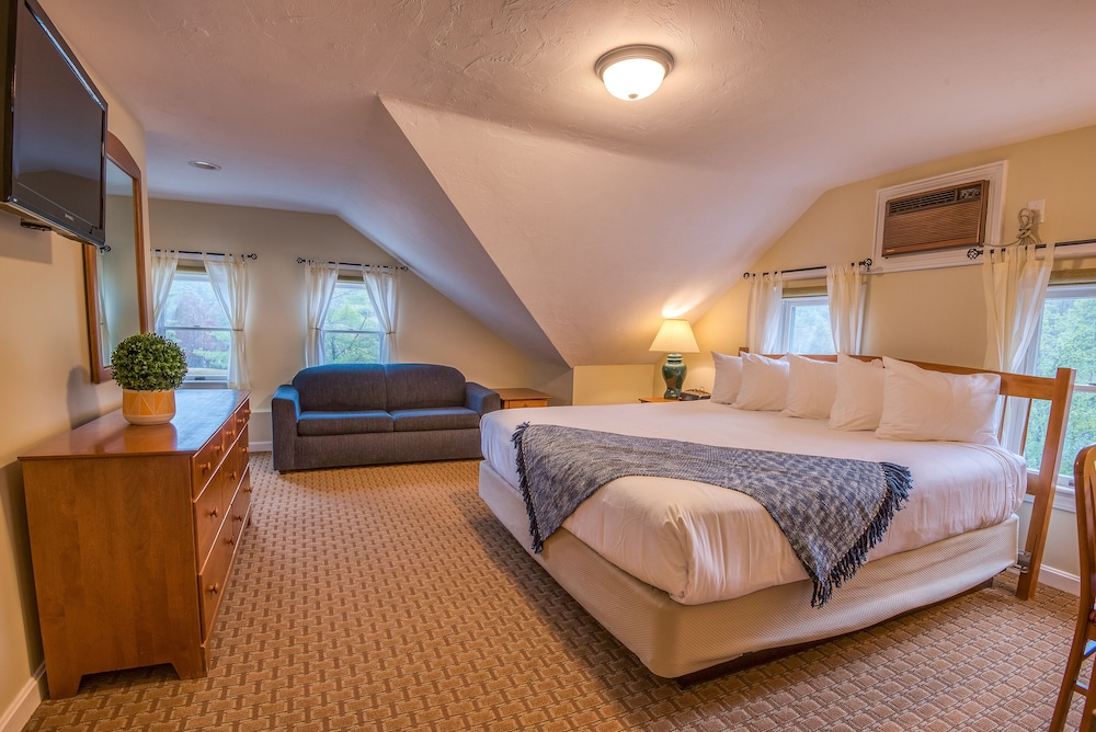 Deluxe Lake View Family Unit