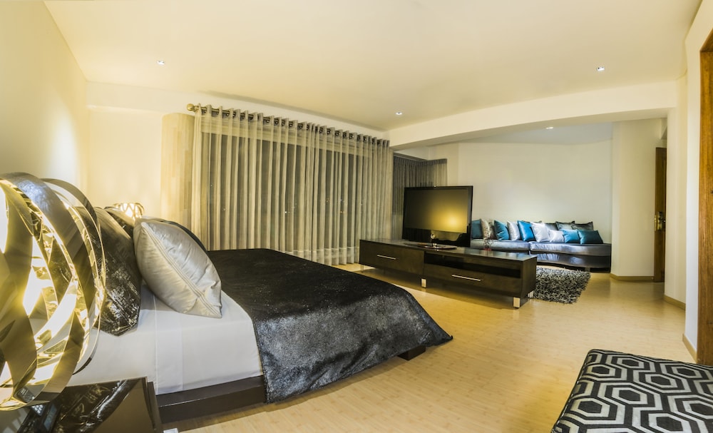 Suite, 1 Double Bed, Balcony - Photo 2